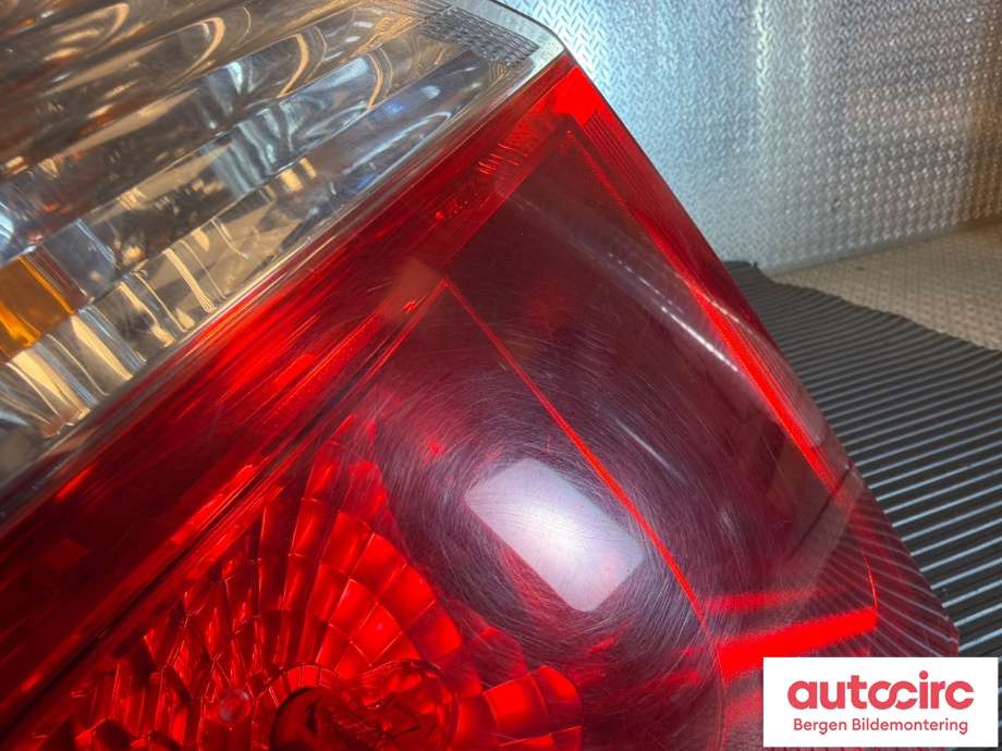 Baklykt venstre til Toyota Verso-S 2011-2015 (COMBI) (COMBI) (8156152730|)