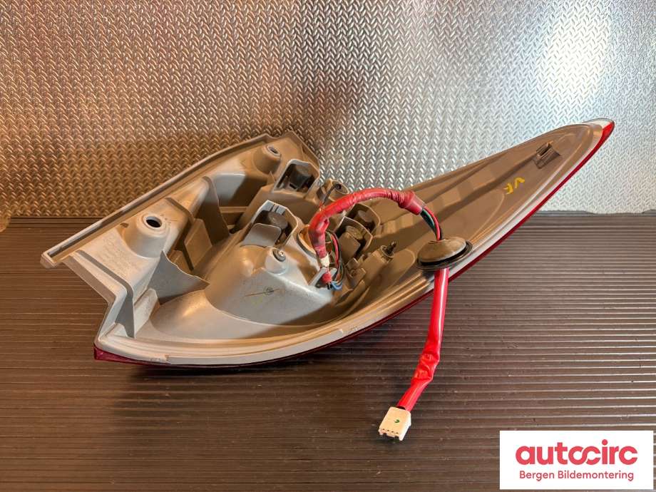 Baklykt venstre til Toyota Verso-S 2011-2015 (COMBI) (COMBI) (8156152730|)