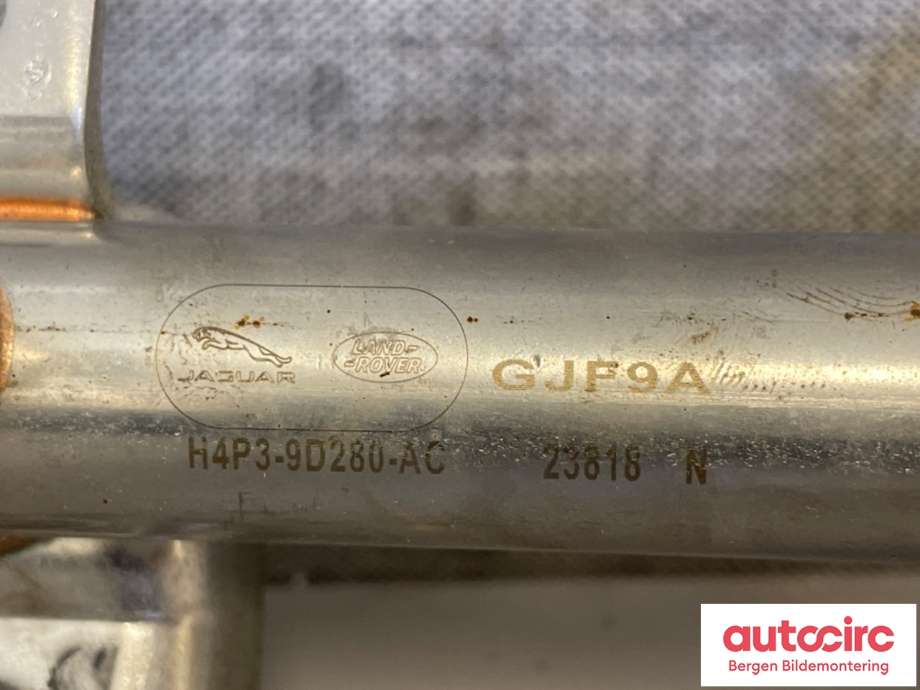 Dyseskinne (fuelrail) til Jaguar F-PACE 2016-->> (X761) (X761) (JAGUAR|H4P39D280AC|JDE40127|H4P3-9D280-AC)