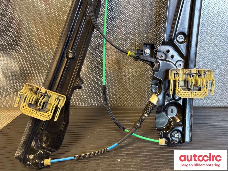 Ruteheis til BMW 5-Serie 2010-2017 (F10/F11) (F10/F11) (51 33 7 182 132|)