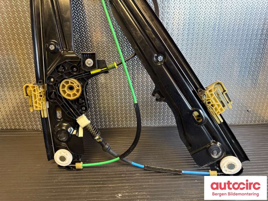 Ruteheis til BMW 5-Serie 2010-2017 (F10/F11) (F10/F11) (51 33 7 182 132|)