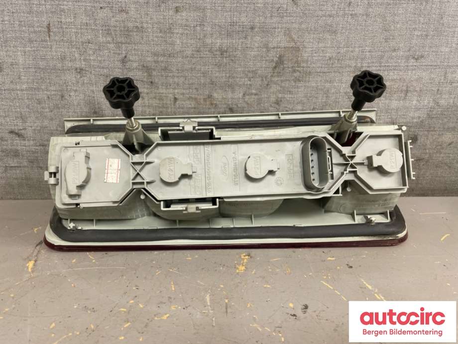 Baklykt høyre til Ford Transit Connect 2009-2013 (Type I, Fase 2)  (FORD|9T16-13404-AD|5177810|9T16 13404 AD)