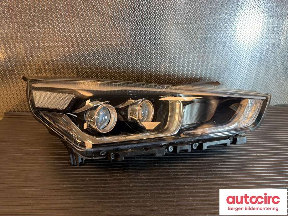 Frontlykt høyre halogen til Hyundai Ioniq Electric, 2016-2019 (Fase 1)  (92102G7000WPR)