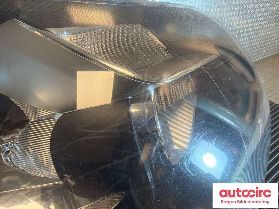 Frontlykt høyre halogen til VW Transporter / Caravelle 2009-2015 (Fase 2) (T5) (T5) (7E1 941 016 R|7E1 941 016 T|)
