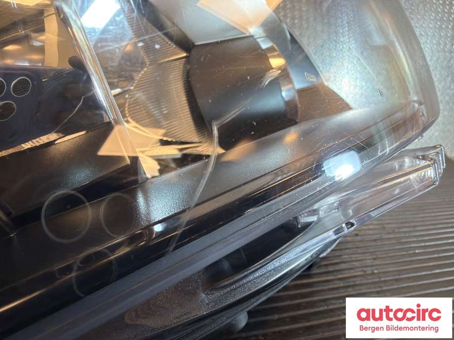 Frontlykt høyre halogen til VW Transporter / Caravelle 2009-2015 (Fase 2) (T5) (T5) (7E1 941 016 R|7E1 941 016 T|)