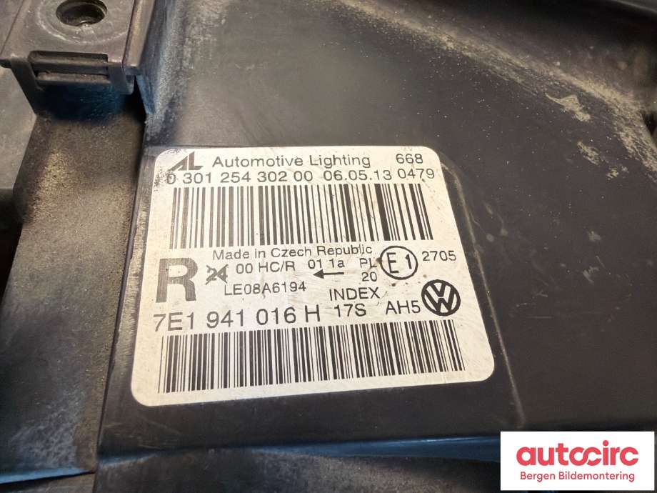 Frontlykt høyre halogen til VW Transporter / Caravelle 2009-2015 (Fase 2) (T5) (T5) (7E1 941 016 R|7E1 941 016 T|)