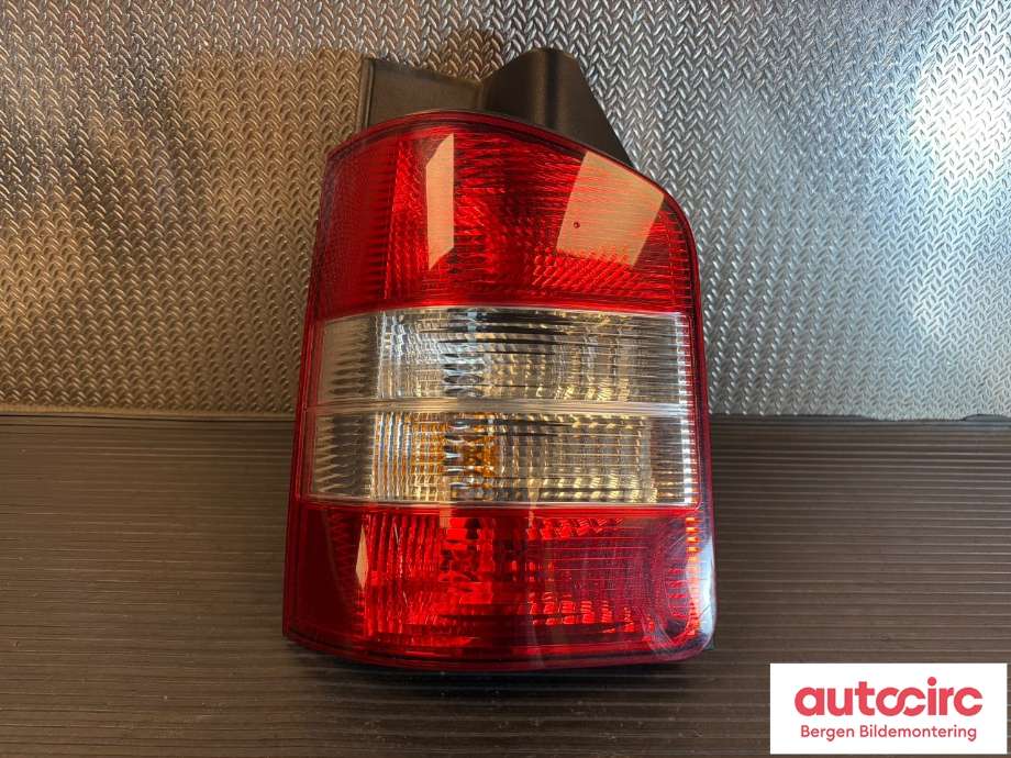 Baklykt venstre til VW Transporter / Caravelle, 2009-2015 (Fase 2) (T5) (T5) (7H0 945 095 L)