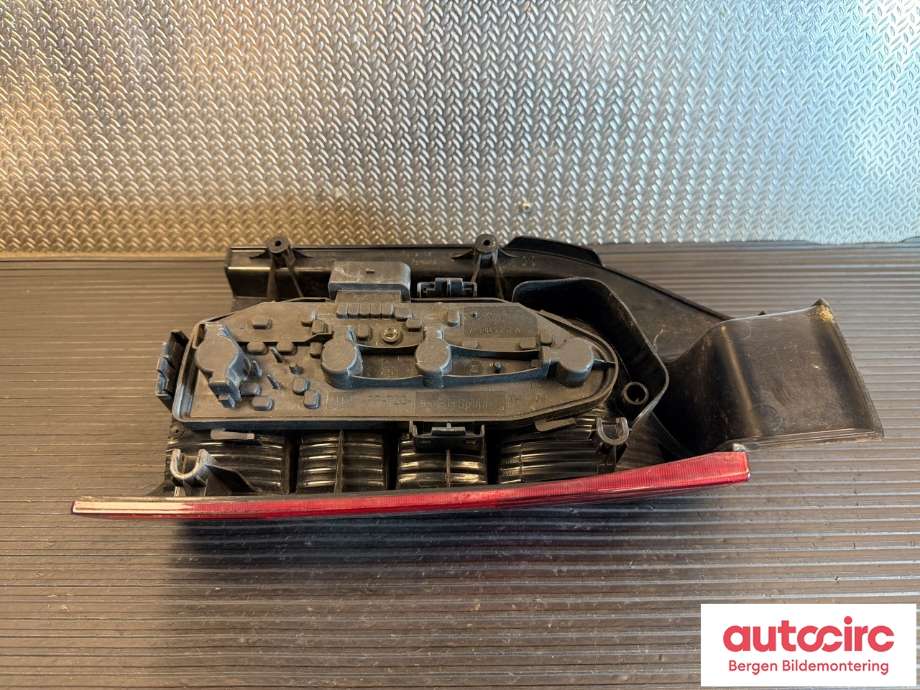Baklykt venstre til VW Transporter / Caravelle 2009-2015 (Fase 2) (T5) (T5) (7H0 945 095 L|)