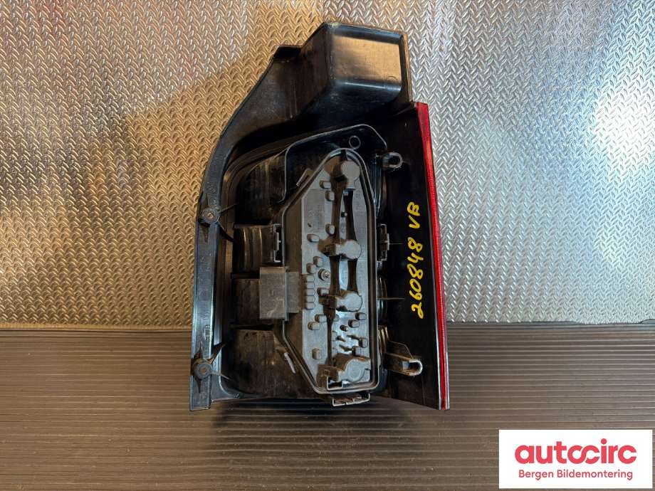 Baklykt venstre til VW Transporter / Caravelle 2009-2015 (Fase 2) (T5) (T5) (7H0 945 095 L|)
