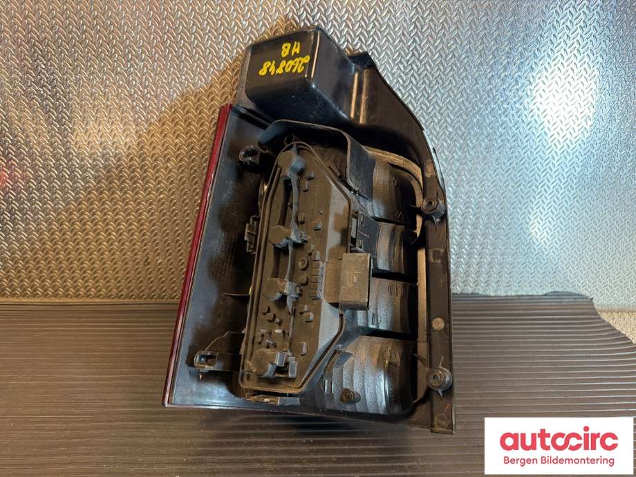 Baklykt høyre til VW Transporter / Caravelle 2009-2015 (Fase 2) (T5) (T5) (7H0 945 096 L|)