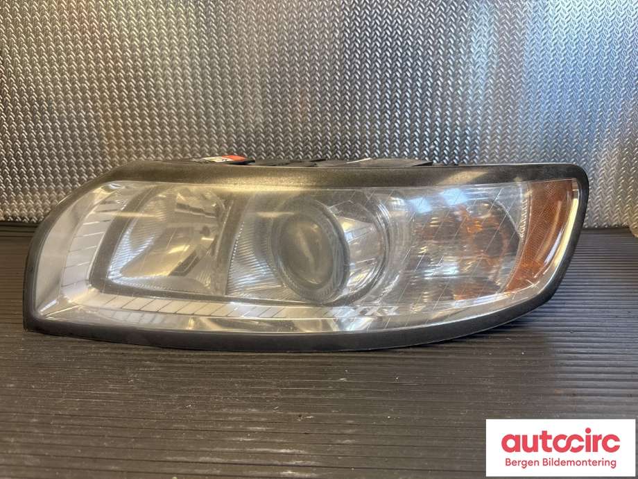 Frontlykt venstre halogen til Volvo V50, 2007-2012 (Fase 2) (32206139)