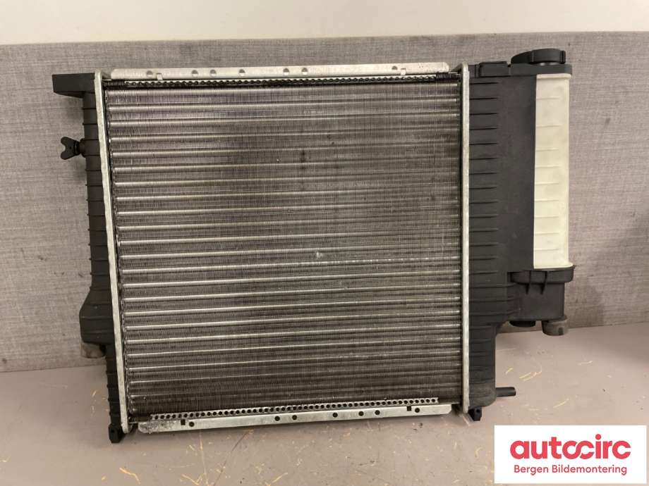 Radiator (manuell gir) til BMW Z3 1996-2002 (E36/8 & E36/8) (E36/8 & E36/8) (BMW|17 11 1 728 907|)