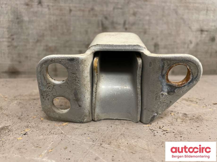 Hengsler til Toyota Hiace 2007-2012 (Fase 3)  (TOYOTA|6872026010|)