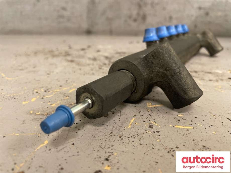 Dyseskinne (fuelrail) til Toyota Hiace 2007-2012 (Fase 3)  (TOYOTA|238100L020||03L62953)