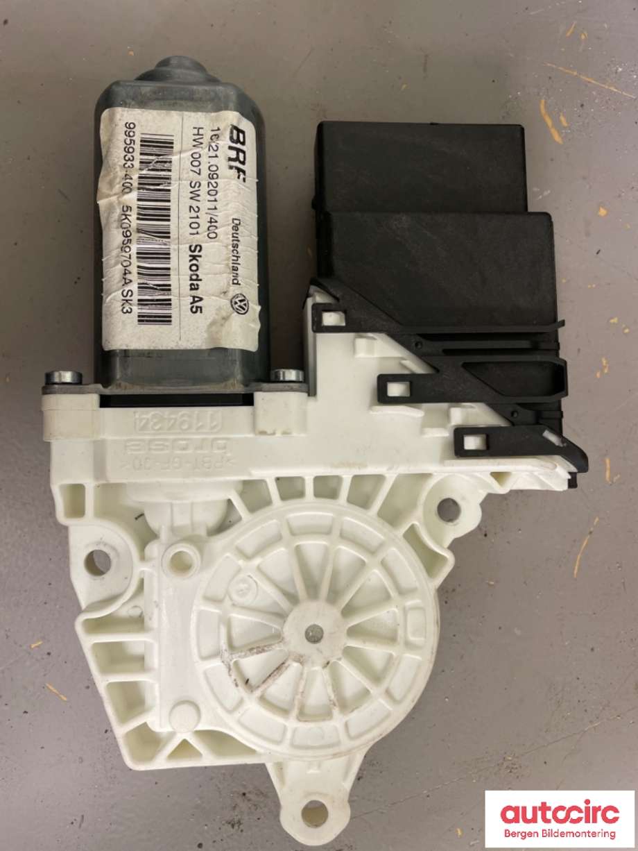 Ruteheis høyre til Škoda Octavia 2009-2013 (Type II, Fase 2) (SKODA|5K0 959 704 A|)