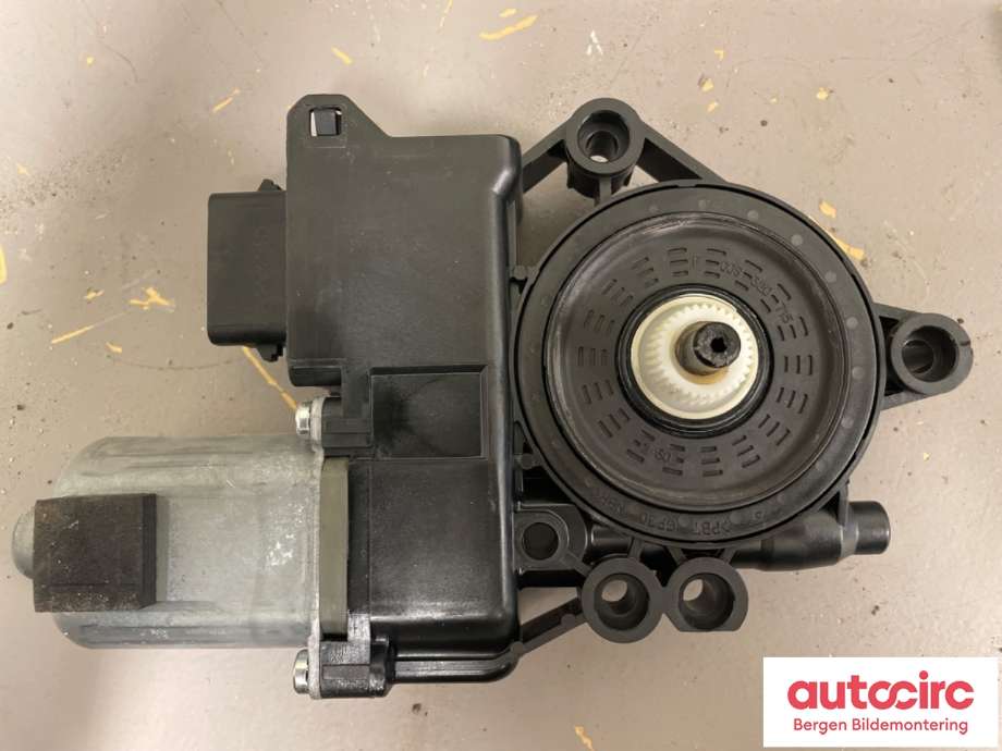 Ruteheis venstre foran til Hyundai i40 2012-2017  (HYUNDAI|82450-3Z010|)