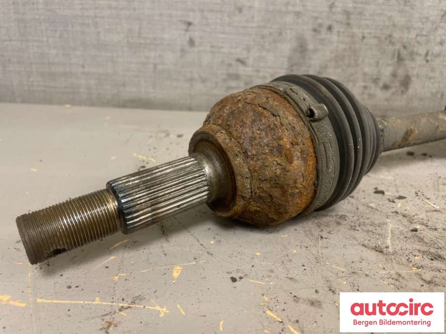Drivaksel venstre foran til Nissan Qashqai 2010-2014 (Type I, Fase 2)  (NISSAN|39101JD52B|)