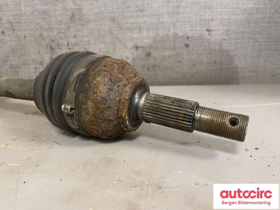 Drivaksel høyre foran til Nissan Qashqai 2010-2014 (Type I, Fase 2)  (NISSAN|39100JD52B|39100BB32B|)