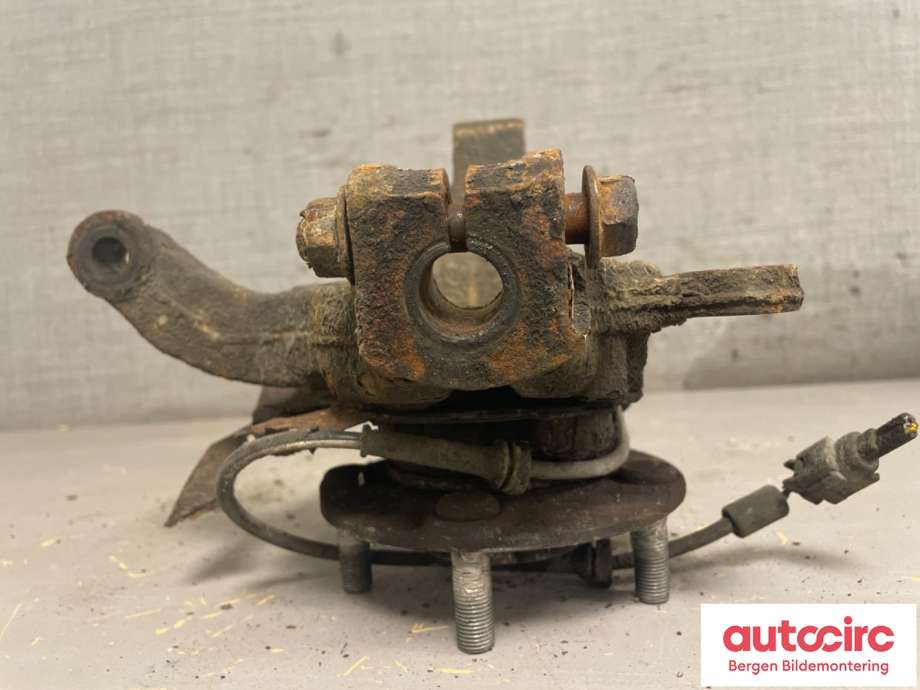 Hjulspindel venstre foran til Nissan Qashqai 2010-2014 (Type I, Fase 2)  (NISSAN|40015JD000|40202JG01B|)