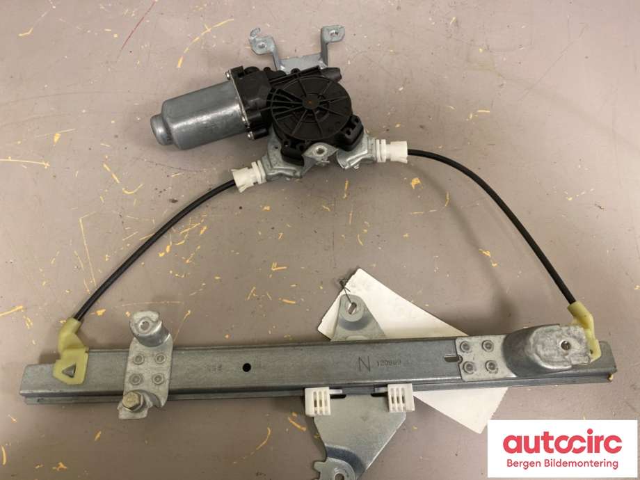 Ruteheis venstre til Nissan Qashqai 2010-2014 (Type I, Fase 2)  (NISSAN|82701EY10A|82701EY11A|402191A)