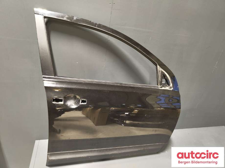 Dør høyre foran til Nissan Qashqai 2010-2014 (Type I, Fase 2)  (NISSAN|H0100EY1MA|H0100EY1MC|)