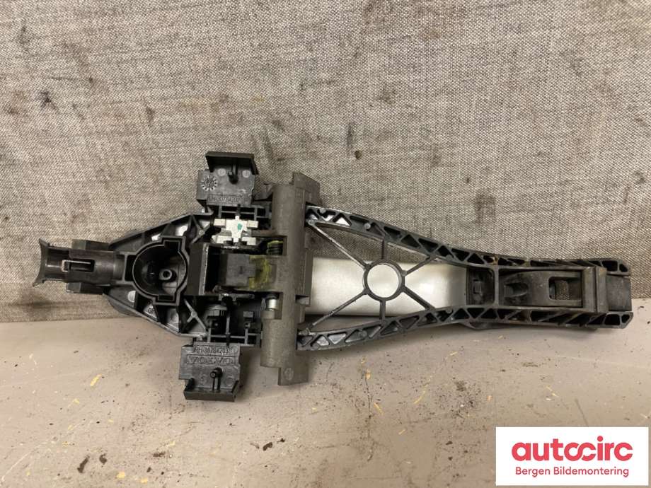 Dørhåndtak utv venstre bak til Volvo V50 2007-2012 (Fase 2)  (VOLVO|30663865|39879658|)