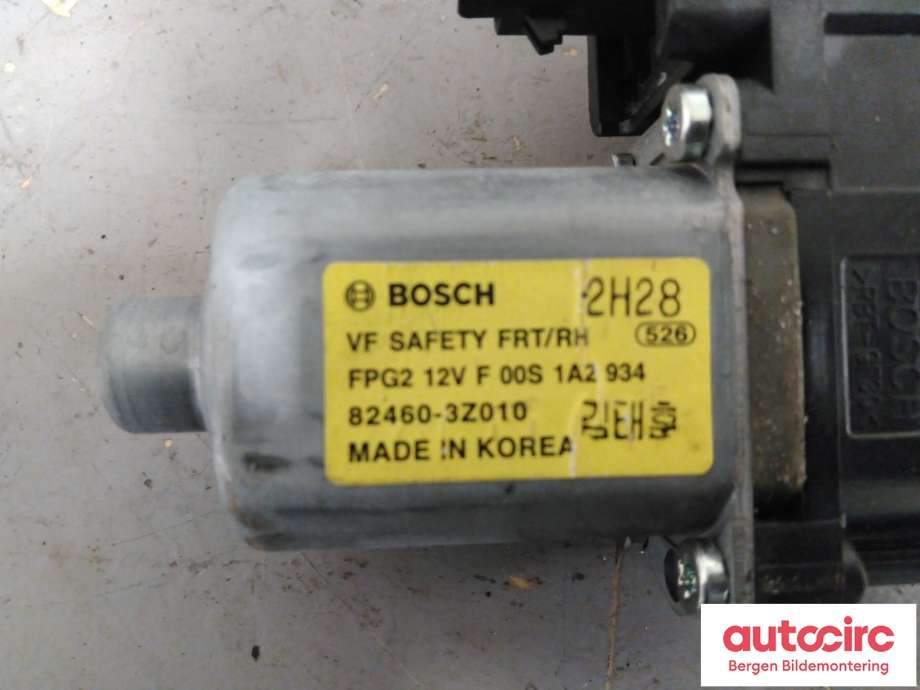 Ruteheis høyre til Hyundai i40 2012-2017  (HYUNDAI|82460 3Z010|)