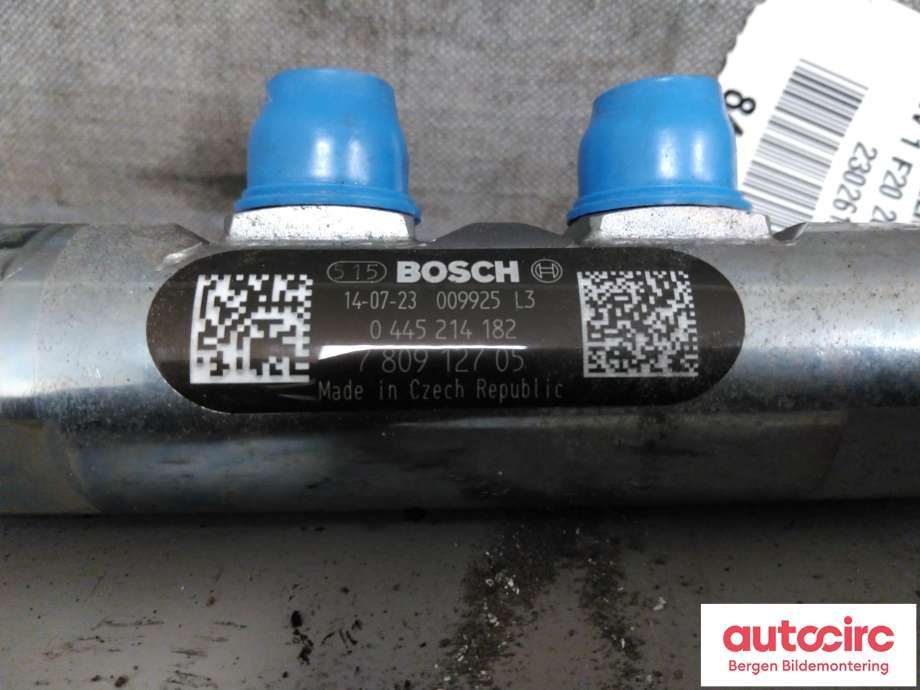 Dyseskinne (fuelrail) til BMW 1-Serie 2015-2019 (Fase 2) (F20/F21) (F20/F21) (BMW|13 53 7 809 127||0 445 214 182)