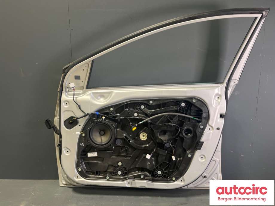 Dør høyre foran til Hyundai i40 2012-2017  (HYUNDAI|76004 3Z000|)
