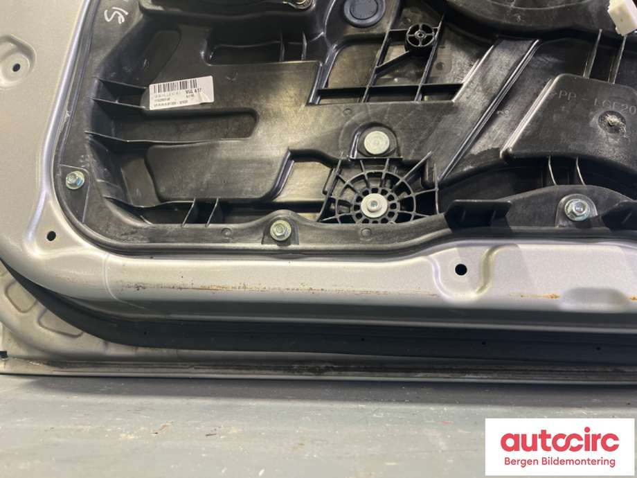 Dør høyre foran til Hyundai i40 2012-2017  (HYUNDAI|76004 3Z000|)