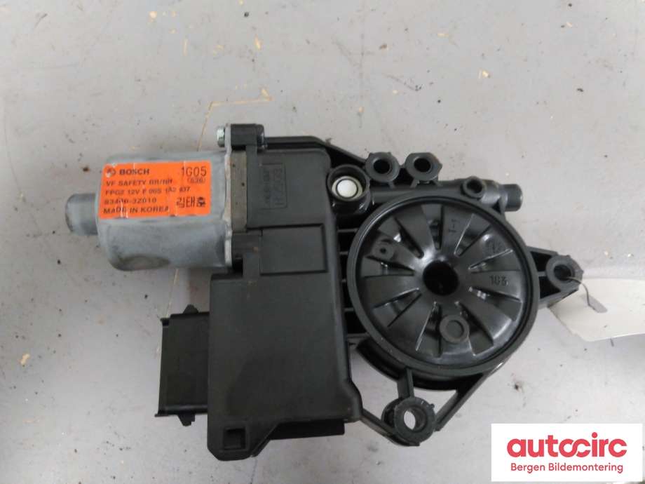 Ruteheis høyre til Hyundai i40 2012-2017  (HYUNDAI|83460 3Z010|)