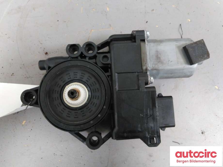 Ruteheis venstre til Hyundai i40 2012-2017  (HYUNDAI|82450 3Z010|)