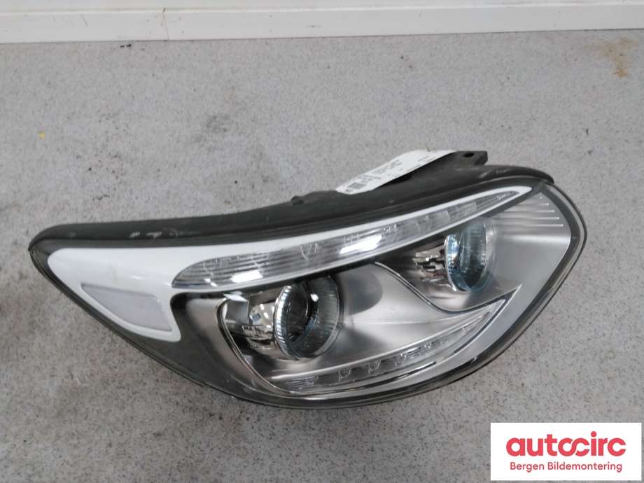 Frontlykt høyre halogen til Kia Soul 2014-2019 (Type II)  (KIA|92102E 40101D|)