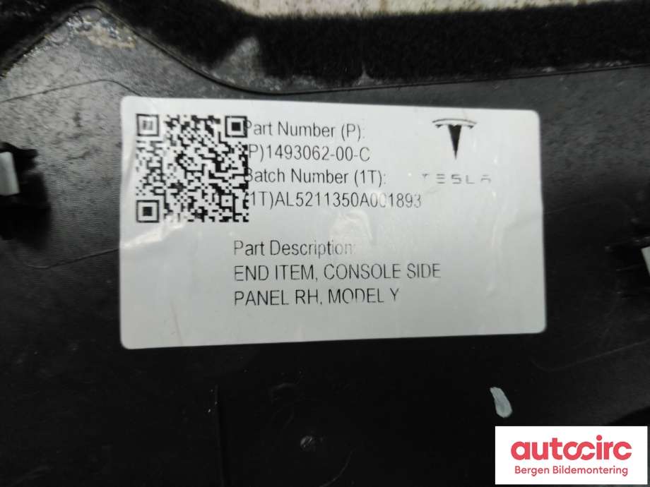 Innredning diverse til Tesla Model Y 2021-2024 (Type I)  (P1493062-00-C|)