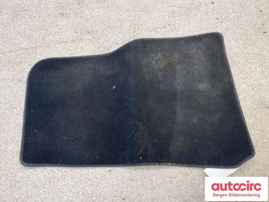 Innredning diverse til Tesla Model Y 2021-2024 (Type I)  (1493064-00-C|1493064-00-D|)