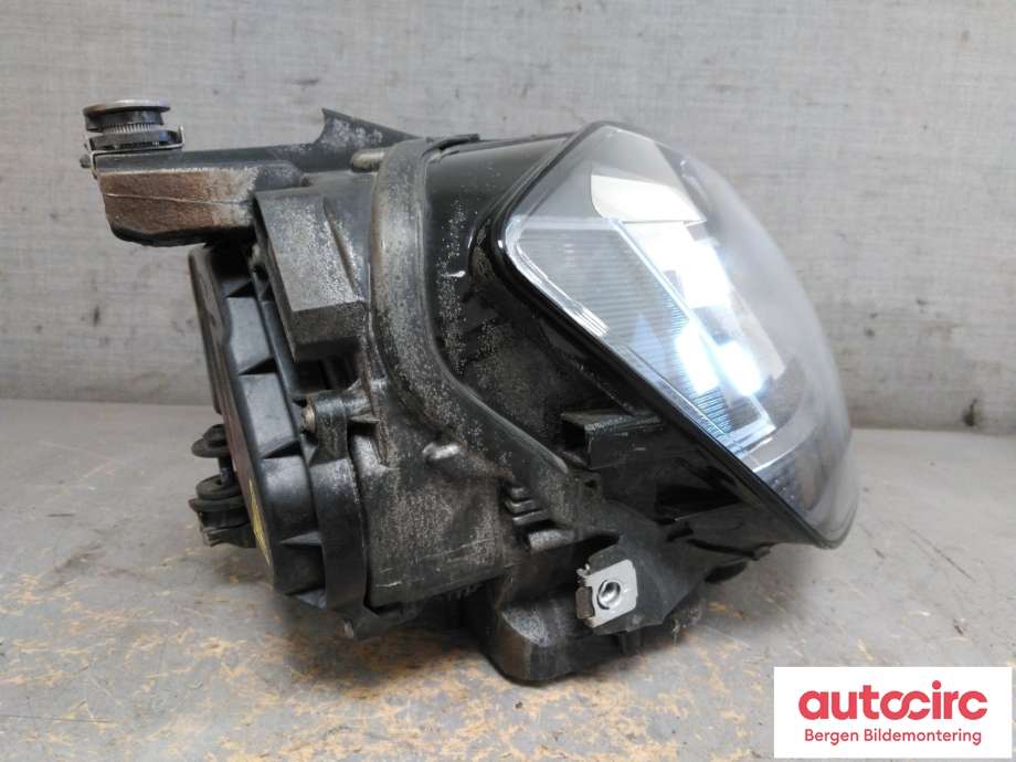 Frontlykt høyre halogen til VW Golf VII 2012-2017 (Fase 1) (VOLKSWAGEN|5G1 941 040||5G1 941 032)