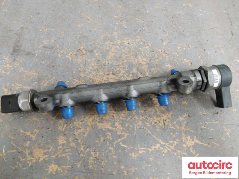 Dyseskinne (fuelrail) til VW Golf VII 2012-2017 (Fase 1)  (VOLKSWAGEN|04L 130 089 B||04L089 B)