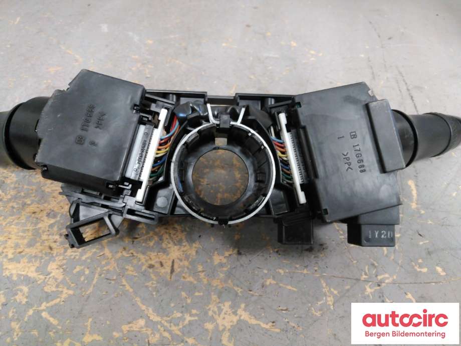 Bryter combi til Mitsubishi Outlander 2012-2015 (Type III, Fase 1)  (MITSUBISHI|8600A405||8617A013)
