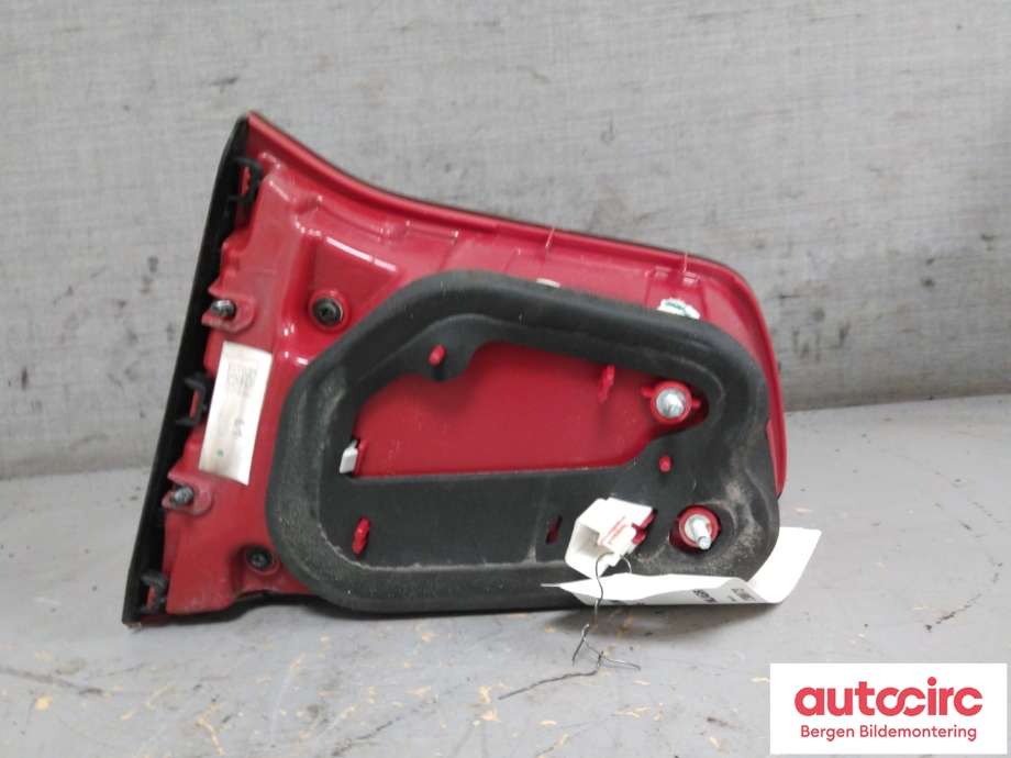 Baklykt venstre indre til Kia Sportage 2010-2016 (Type III)  (KIA|92405 3W610|)