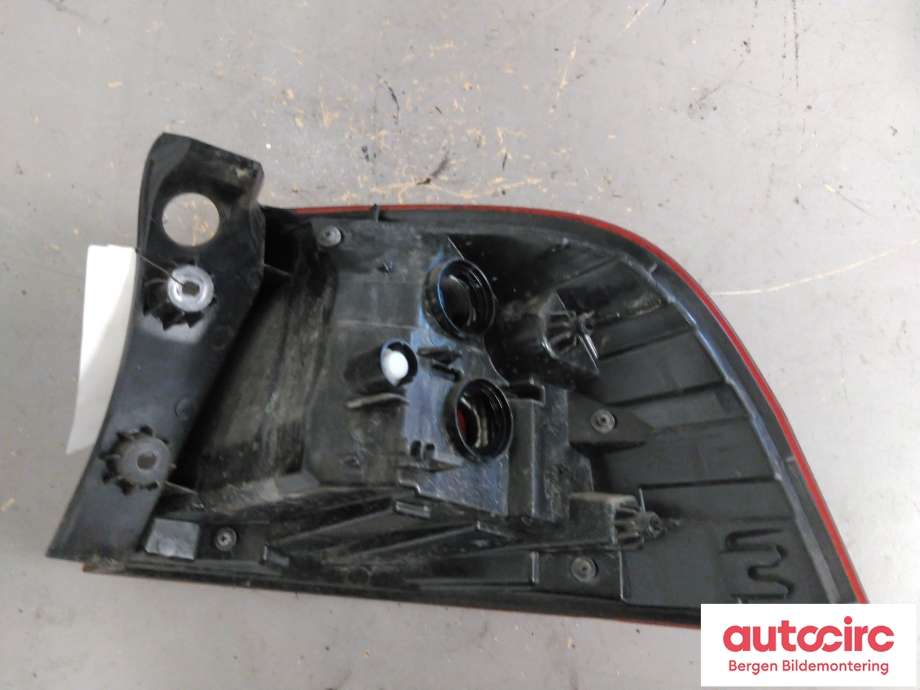 Baklykt venstre til Kia Rio 2011-2017 Type III  (KIA|92401 1W210|)