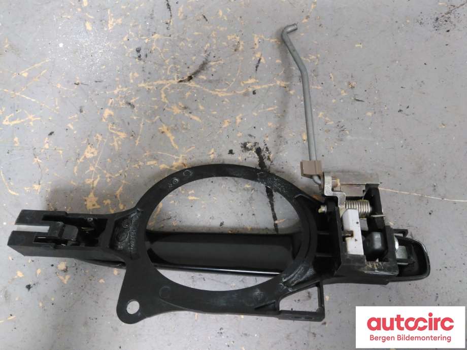 Dørhåndtak utv høyre bak til Mitsubishi Outlander 2012-2015 (Type III, Fase 1)  (MITSUBISHI|5716A014XA|)
