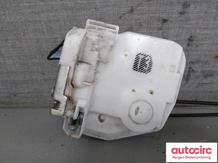 Låsekasse høyre til Mitsubishi Outlander 2012-2015 (Type III, Fase 1)  (MITSUBISHI|5745A396|)