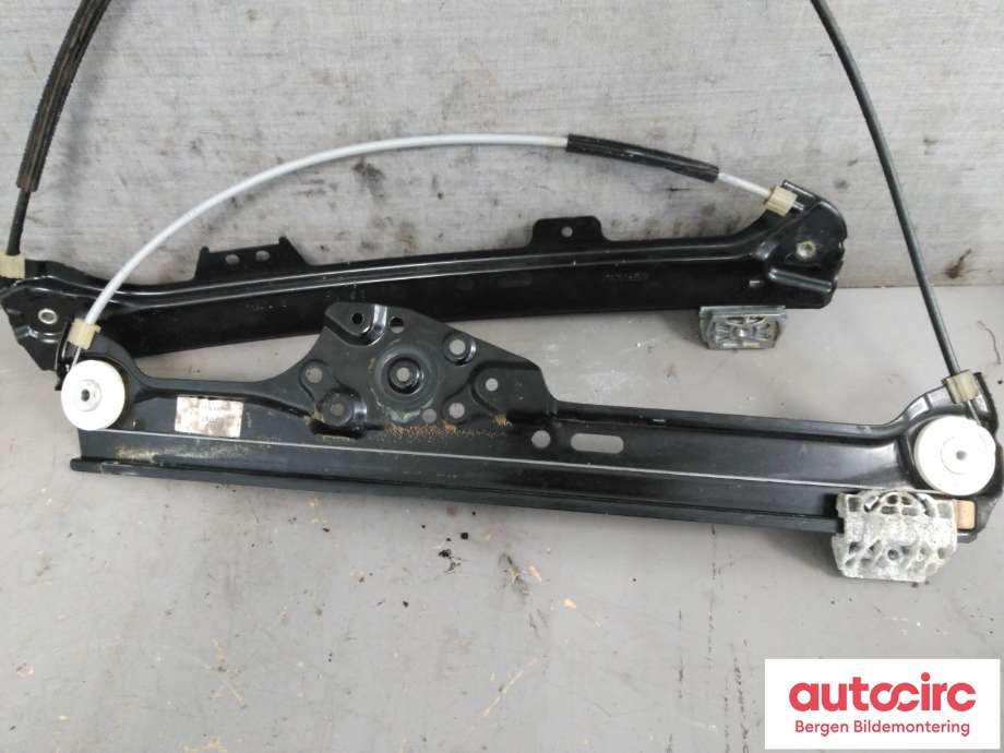 Ruteheis til BMW 5-Serie 2003-2010 (E60/E61) (E60/E61) (BMW|51 33 7 184 383|)
