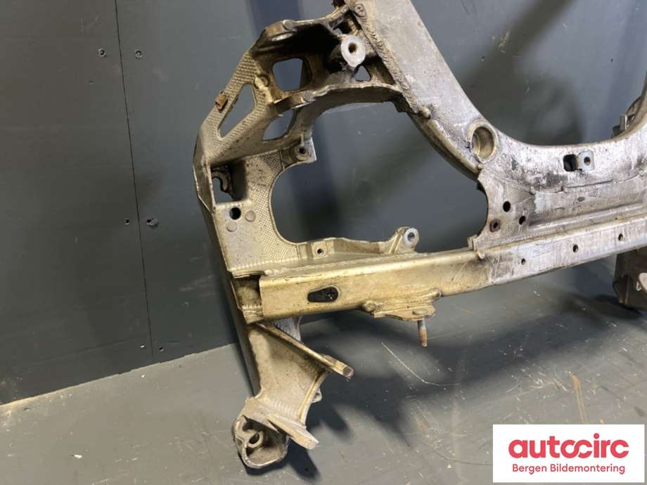 Travers foran hoved til BMW 5-Serie 2003-2010 (E60/E61) (E60/E61) (BMW|31 11 6 782 458|)