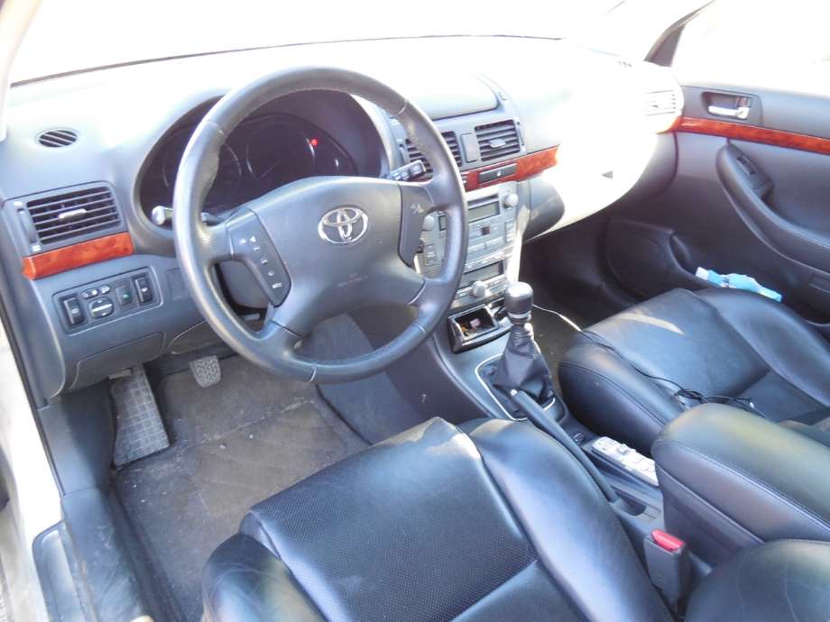Toyota Avensis 2003-2008 (Type II) delebil , Motorkode: 2AD-FHV, Girkassekode: 6t mann