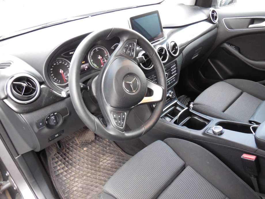 Mercedes B-Klasse 2011-2018 (W246) (W246), Motorkode: EM0004, Girkassekode: