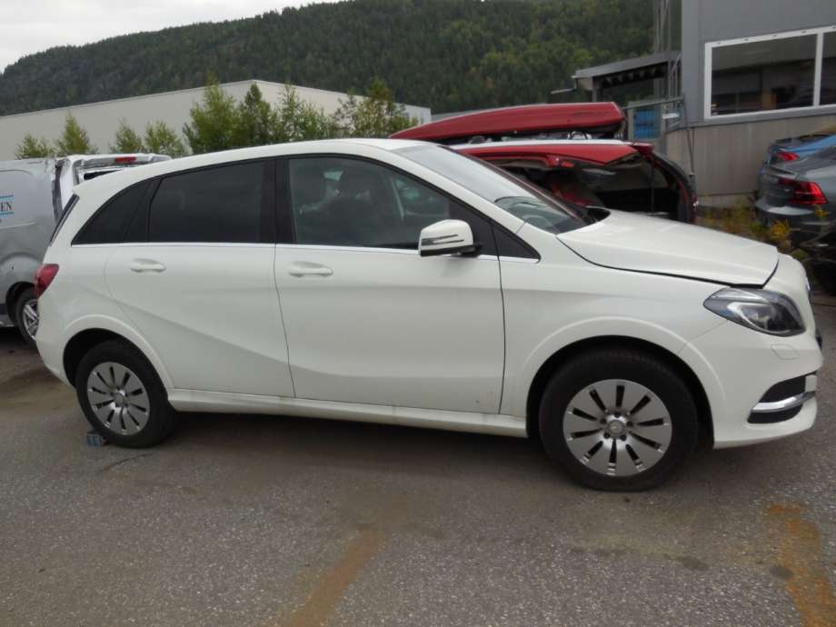 Mercedes B-Klasse 2011-2018 (W246) (W246), Motorkode: EM0004, Girkassekode: