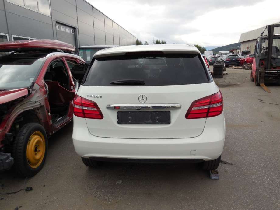 Mercedes B-Klasse 2011-2018 (W246) (W246), Motorkode: EM0004, Girkassekode: