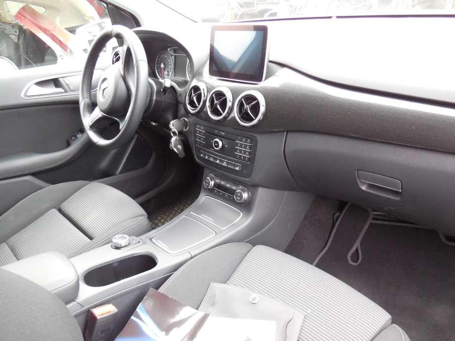 Mercedes B-Klasse 2011-2018 (W246) (W246), Motorkode: EM0004, Girkassekode: