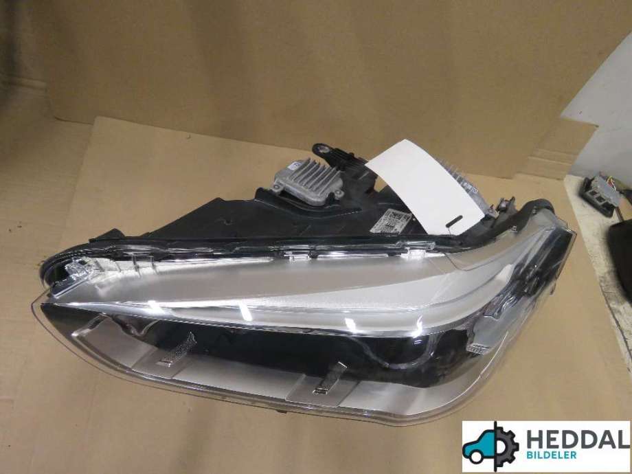 Frontlykt venstre halogen til BMW X1 2015-2022 (F48) (F48) (BMW X1 SDRIVE18D|63 11 7 428 735|)